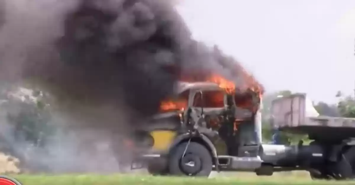 Se incendió un camión en Autopista Rosario Buenos Aires 