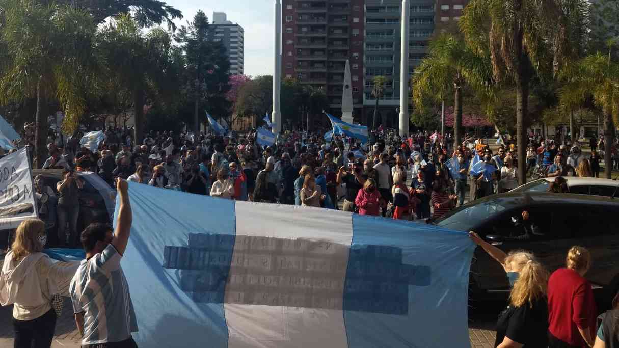 13STodosALasCalles: En Santa Fe contra el cierre de actividades y salarios