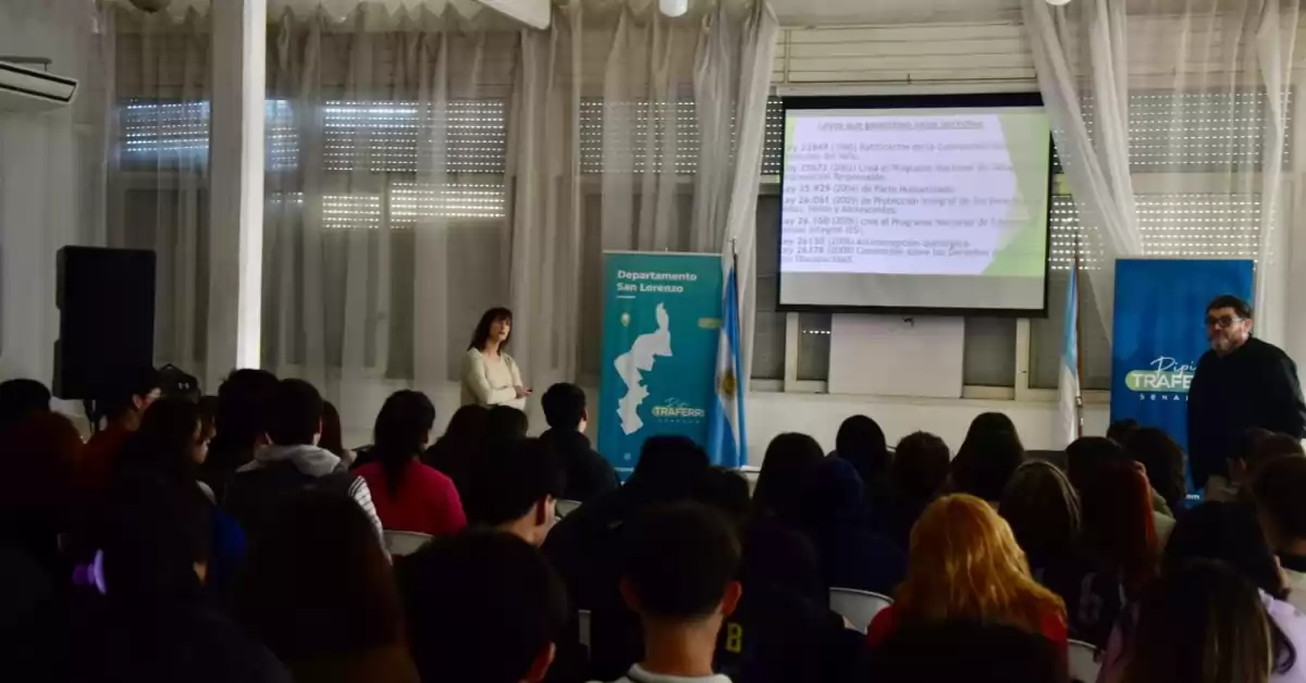 Capacitan a estudiantes de la región para detectar y abordar casos de consumos problemáticos