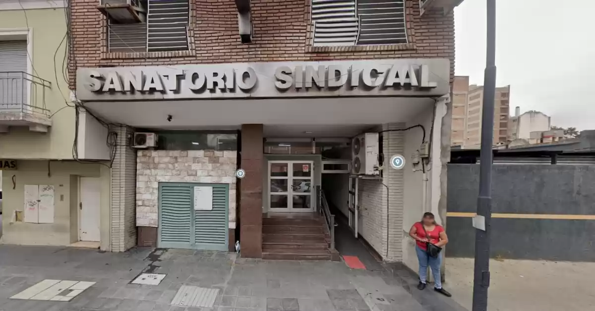Un operario murió aplastado por un ascensor cuando realizaba mantenimiento en Córdoba