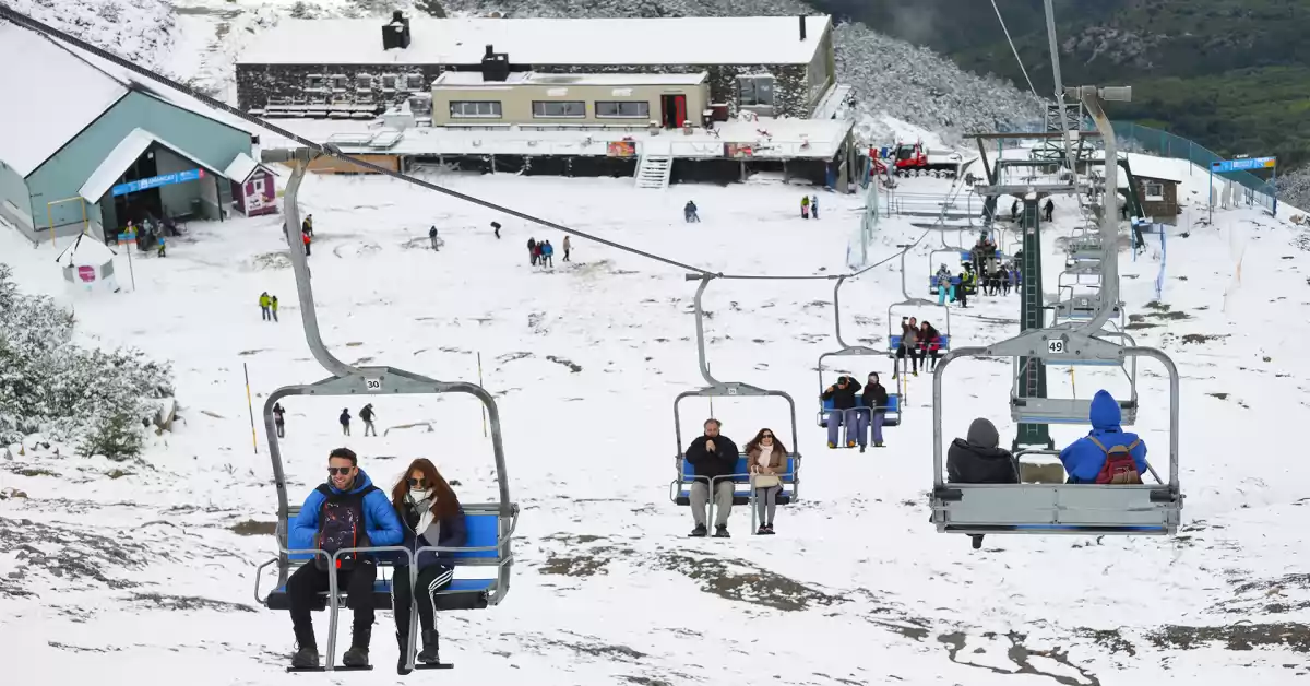 Intenso movimiento turístico en el inicio de las vacaciones de invierno