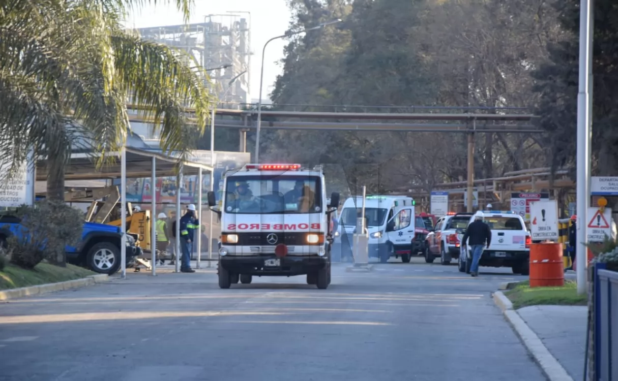 Rescataron al operario que había quedado atrapado tras el derrumbe en Bunge