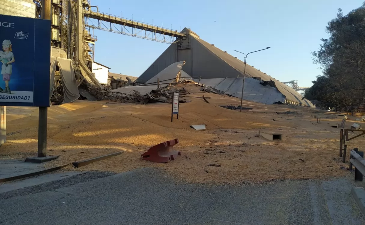 Un operario se encuentra atrapado tras el derrumbe de un silo en Bunge