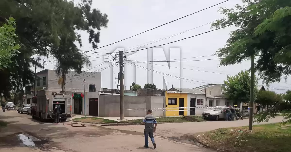 Bomberos trabajan en un escape de gas en una vivienda Fray Luis Beltrán