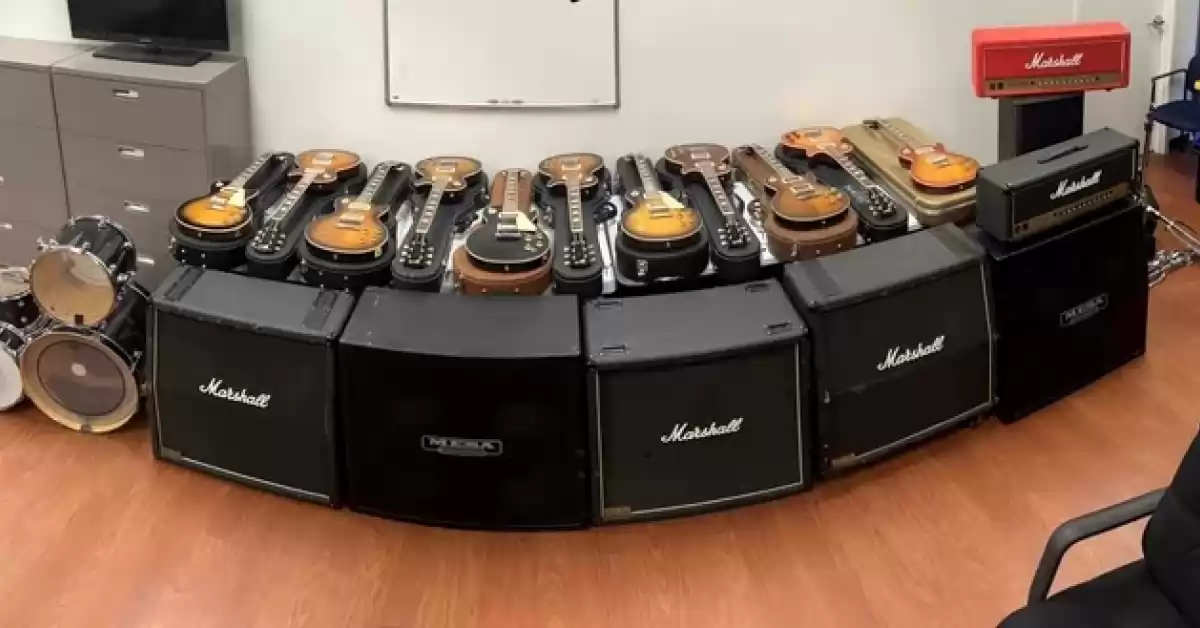 Estafó a su abuela y se compró 11 guitarras
