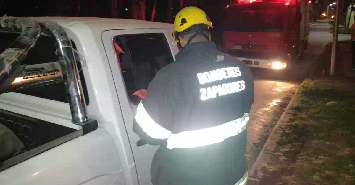 Bomberos rescataron a una niña que quedó encerrada en una camioneta en San Lorenzo