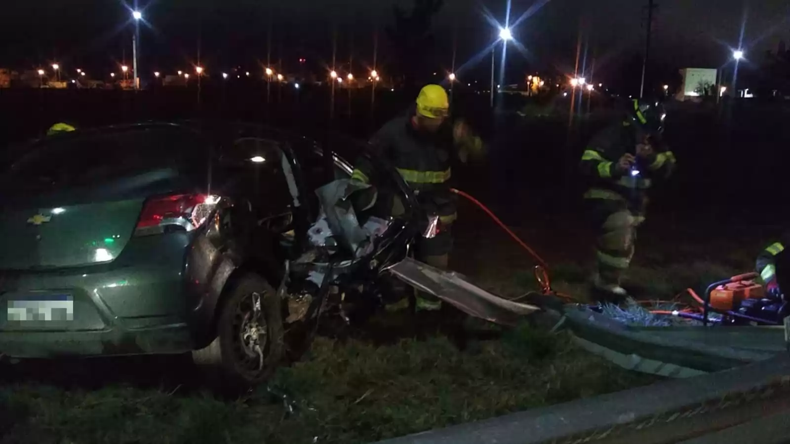 Están graves dos ocupantes del auto que despistó esta madrugada en la Autopista