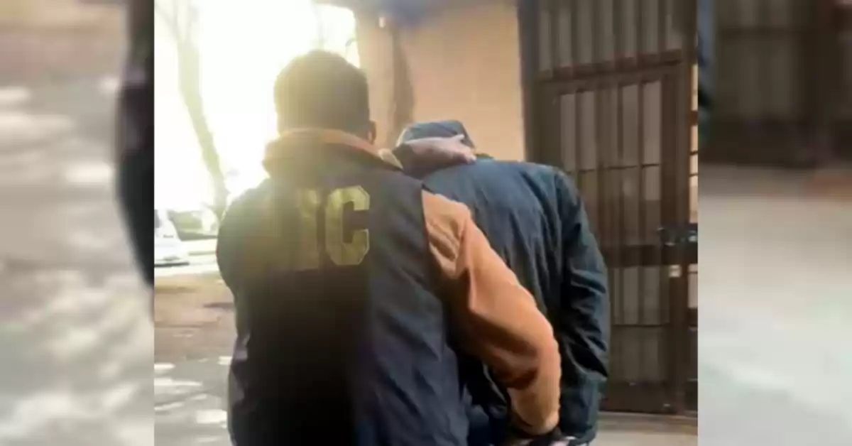 Detuvieron a un joven de 19 años que secuestró a un hombre en su propia casa en Rosario
