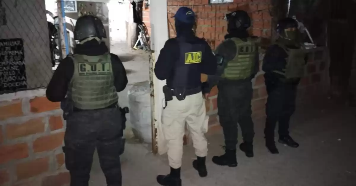 Megaoperativo en barrio Ludueña: detuvieron a 26 personas por balaceras, extorsiones y venta de drogas