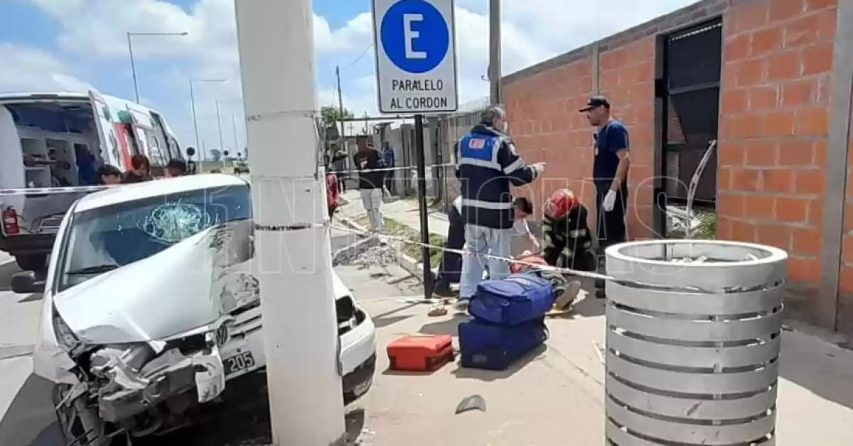 Perdió el control y chocó con una columna en Avenida Interurbana de Capitán Bermúdez