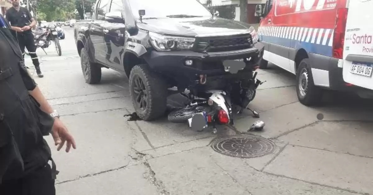Motociclista herido tras colisionar con una camioneta en San Lorenzo