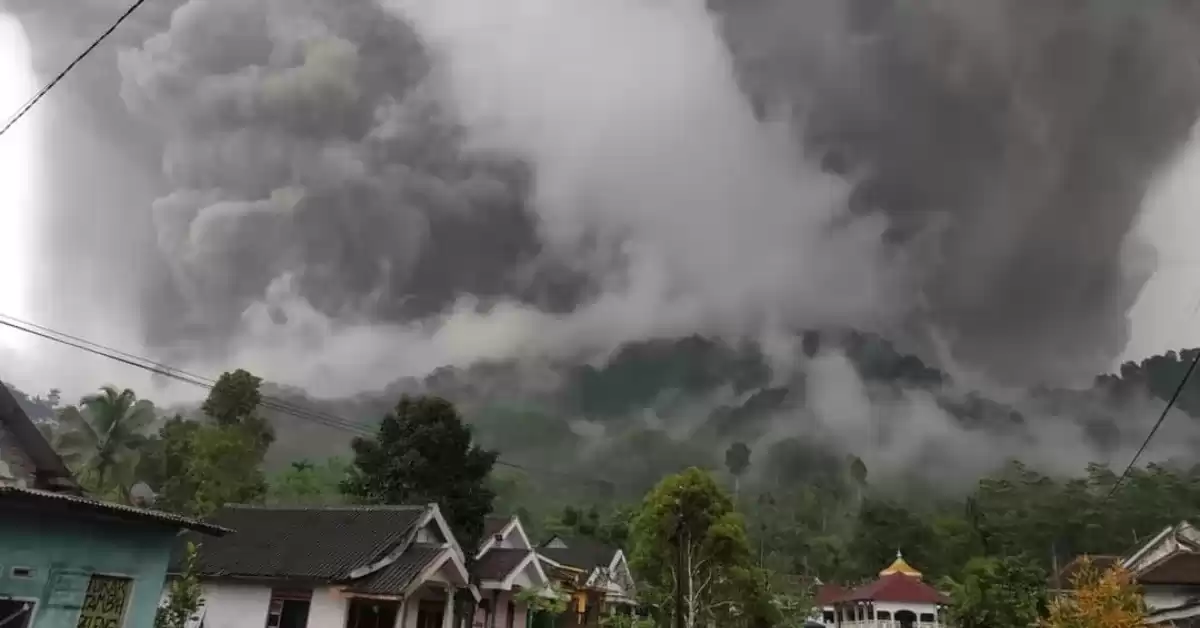 Suben a 268 los muertos por el sismo en la isla de Java y hay cientos de heridos