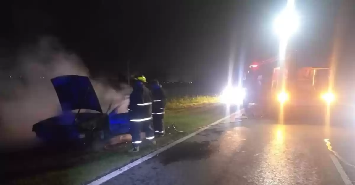 Se le incendió el auto mientras iba de Aldao a Andino