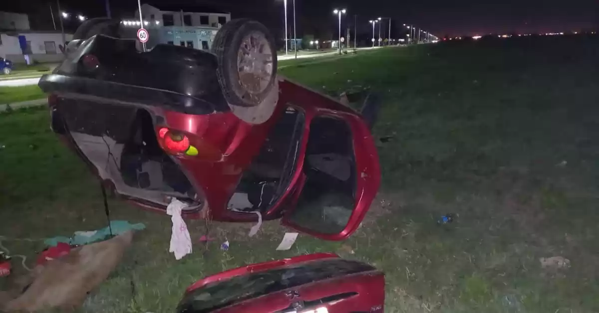 Bermúdez: impresionante vuelco de un auto en la Avenida Interurbana 