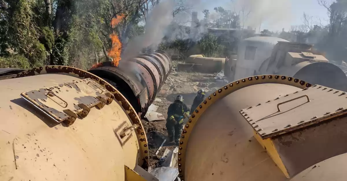 Se incendió una estructura dentro de una empresa de montaje en Puerto San Martín