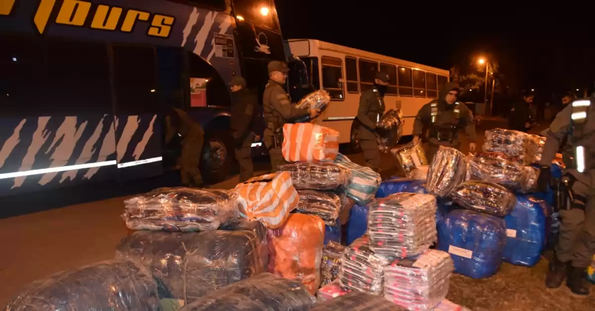 Decomisaron mercadería de contrabando con un valor de 260 millones de pesos en un tour de compra