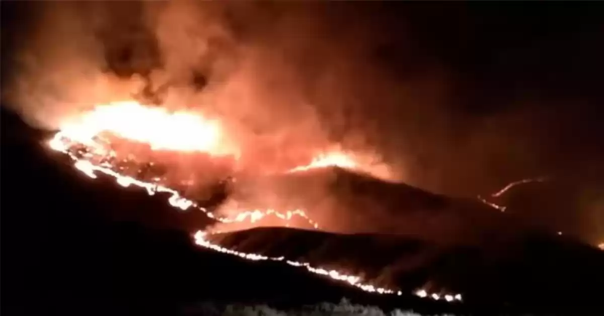 Continúa el combate de incendios forestales en las sierras de Córdoba