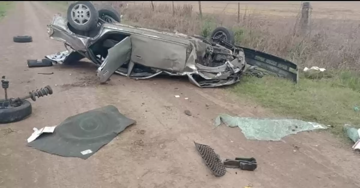 Una mujer murió tras volcar con su auto en la Autopista Rosario - Córdoba