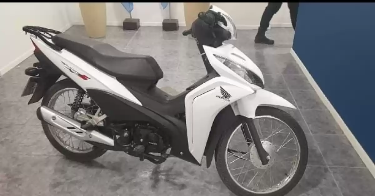 Compraron una moto, descubrieron que era robada y se la devolvieron a sus dueños