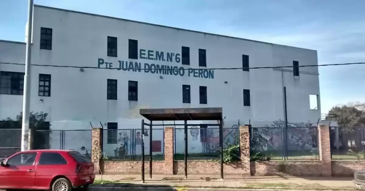 Adolescentes apuñalaron a un compañero de 13 años y lo tiraron a un contenedor cerca de su escuela