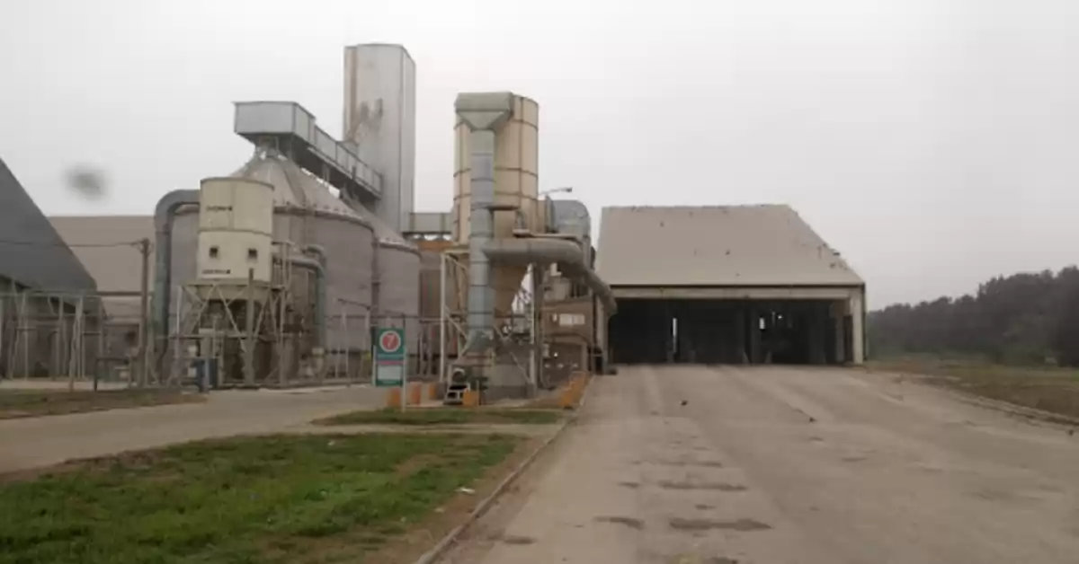 Un operario quedó atrapado en una celda de Dreyfus Timbues