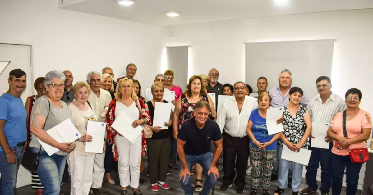 Jubilados de Capitán Bermúdez fueron eximidos de pagar tasas municipales