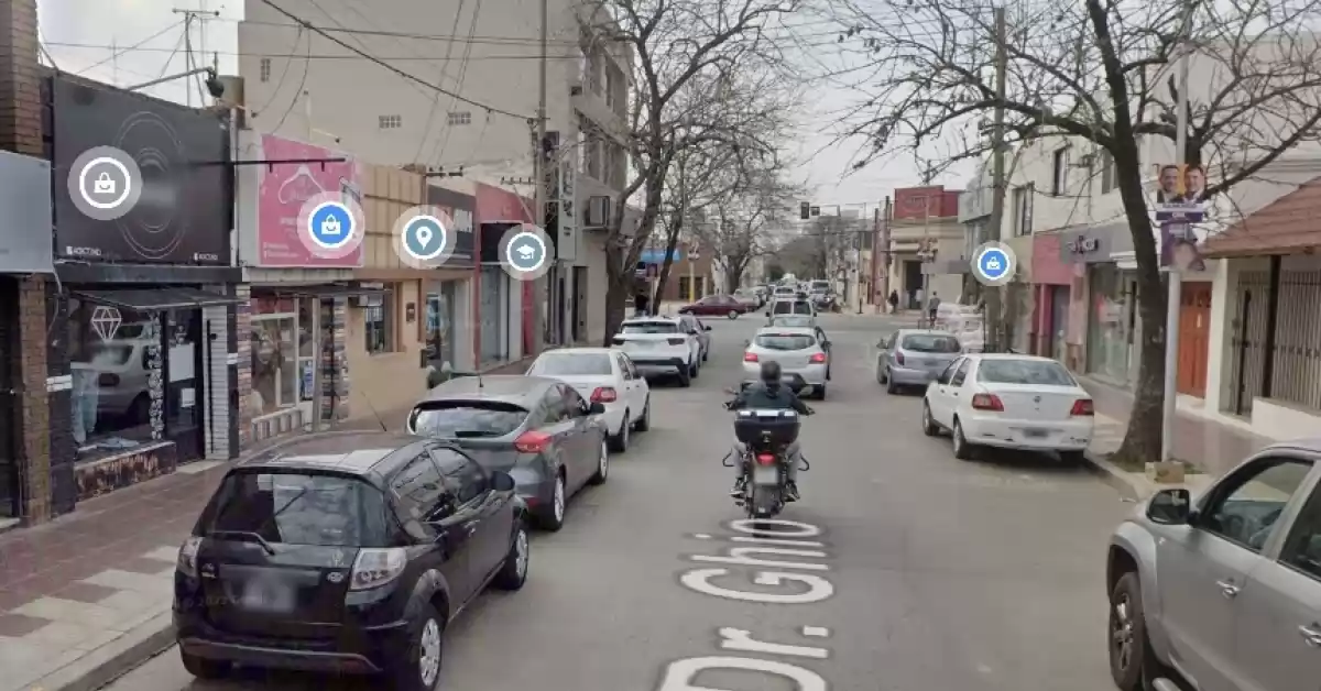 San Lorenzo: barretearon la puerta de un local céntrico y se llevaron mercadería
