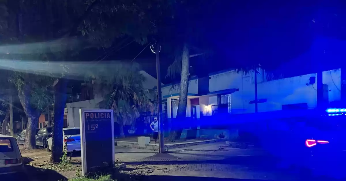 Balearon la comisaría 15° de Rosario y se recrudecen los hechos violentos de este jueves