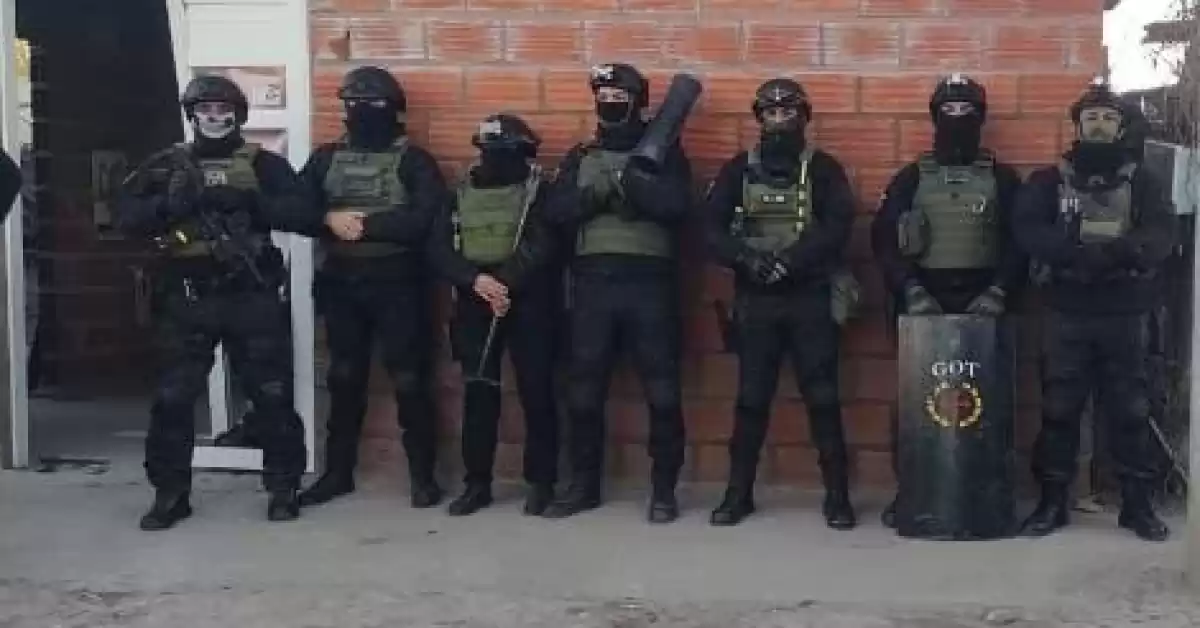 Tres personas, una de ellas menor de edad, fueron detenidas por allanamientos de balaceras en Fray Luis Beltrán y San Lorenzo