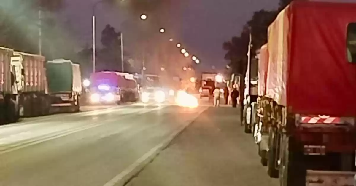 Camioneros inician un piquete para que le abran los portones de las empresas 
