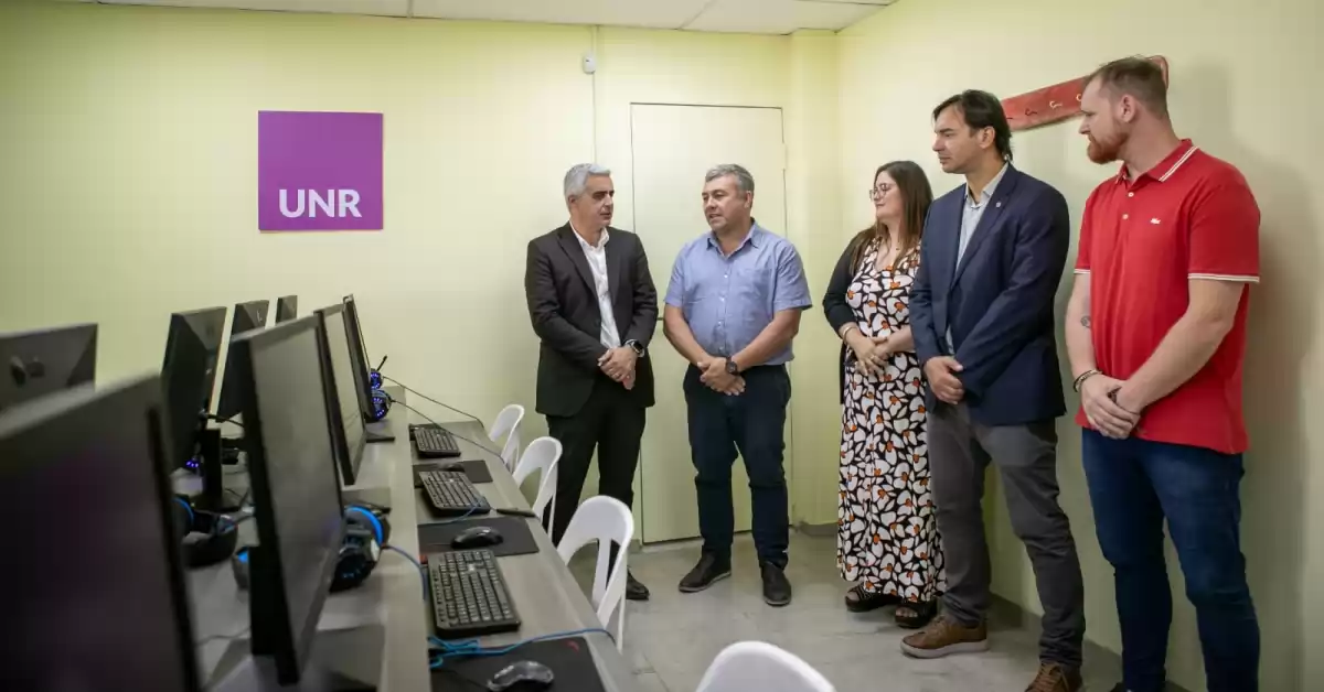 Fiorenza y Bartolacci inauguraron el punto UNR en la Usina de la Cultura en Timbúes
