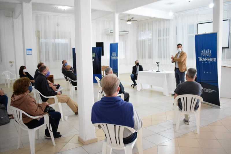 Sukerman junto con Traferri, recibieron a camaras de comercio, sindicatos e intendentes en la region