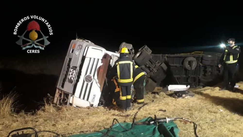 Accidente fatal: murió un camionero del Chaco y otro de Beltrán se salvó de milagro