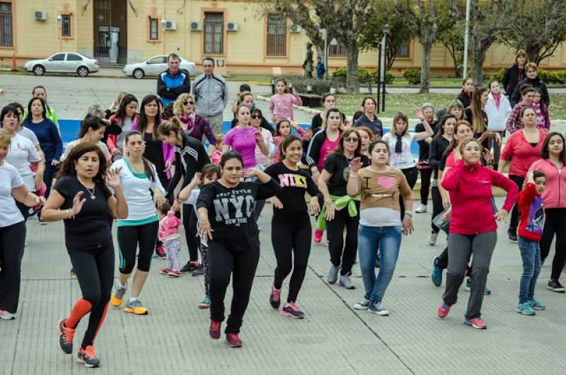 La plaza San Martín recibió la tercera jornada de “Bailá en tu barrio” 