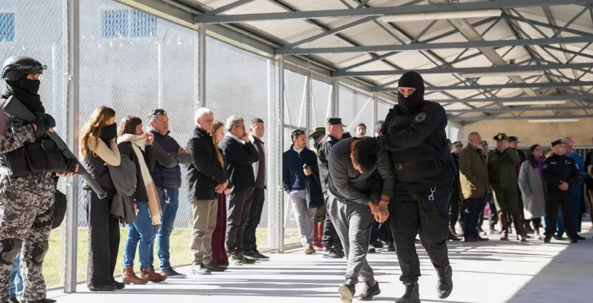 Pullaro inauguró pabellones para 200 reclusos en el norte provincial