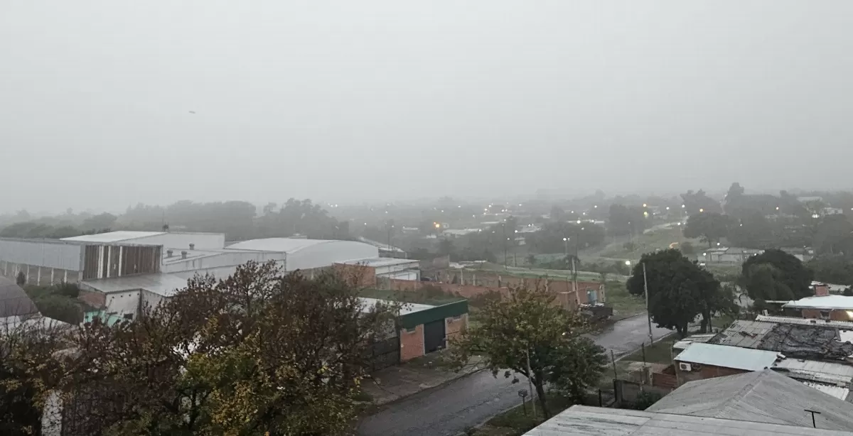 Una nueva jornada sin sol, con humedad y llovizna qué mejoraría por la tarde 