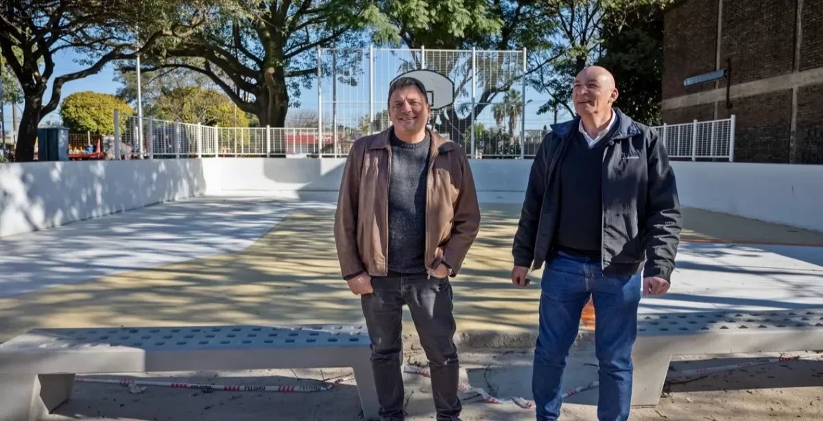 San Lorenzo: construyen una cancha de básquet 3×3 en la plaza de barrio 1° de Julio