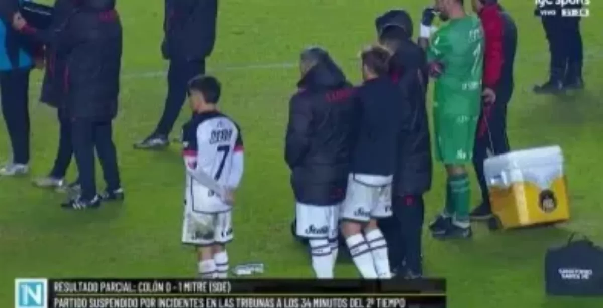 El partido entre Colón y Mitre se reanudó tras el escándalo 