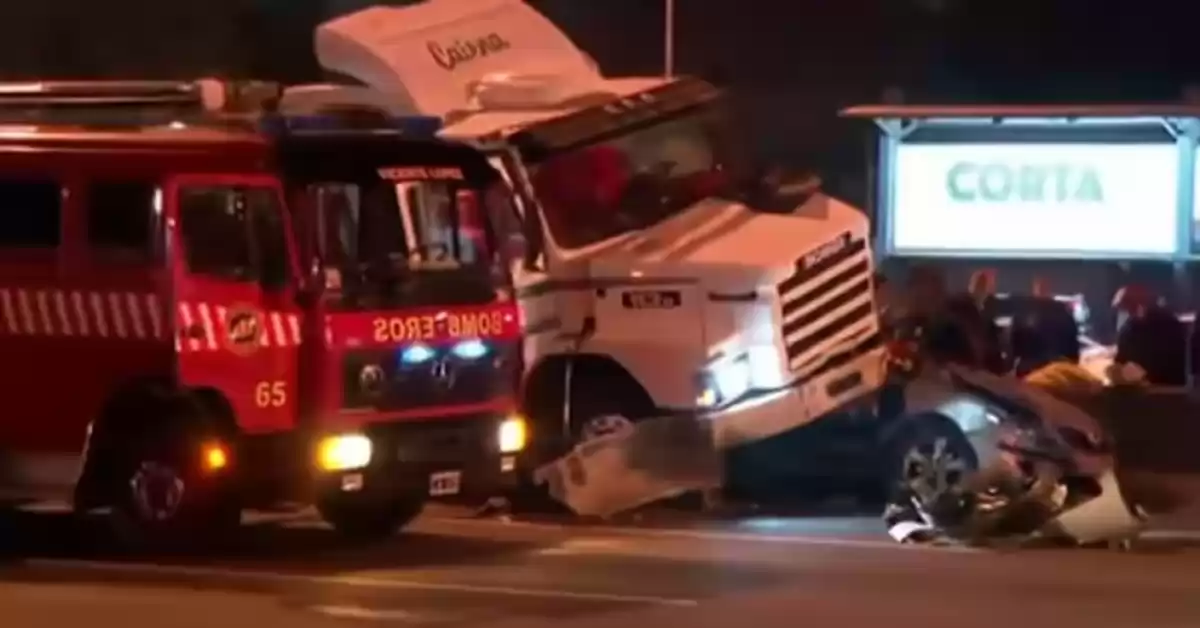 Dos muertos y un menor de edad internado tras un accidente en la Panamericana