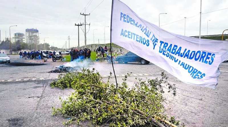 Continúa el paro de Aceiteros tras el encuentro con Kicillof