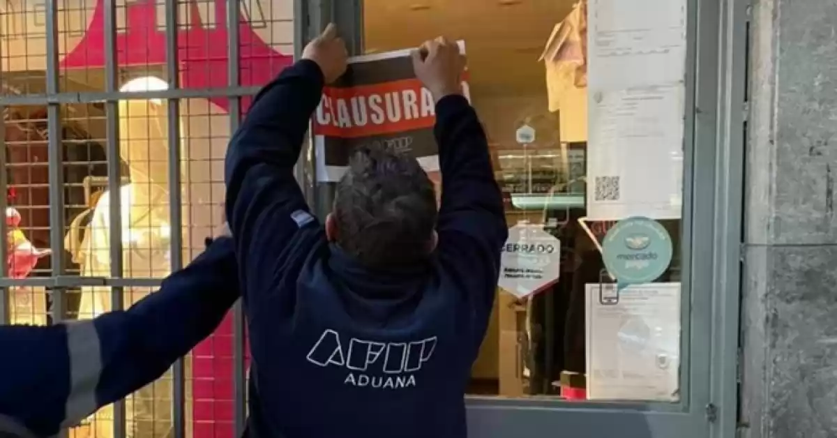 Rosario: La Aduana pasó por calle San Luis e incautó casi 9 millones de pesos en mercadería