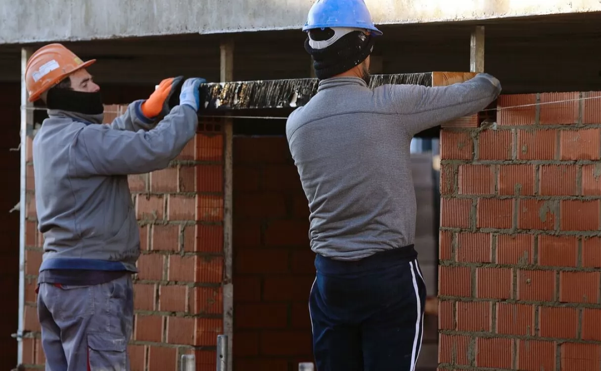 Vecinos denuncian ruidos molestos en la construcción de una torre de ocho pisos en el centro de San Lorenzo