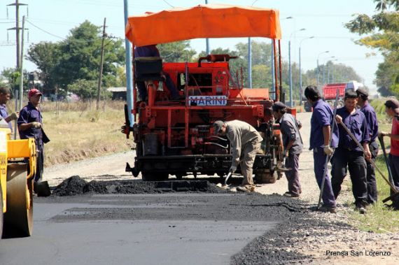 Con obras en la zona oeste, continúa el plan de asfaltado municipal