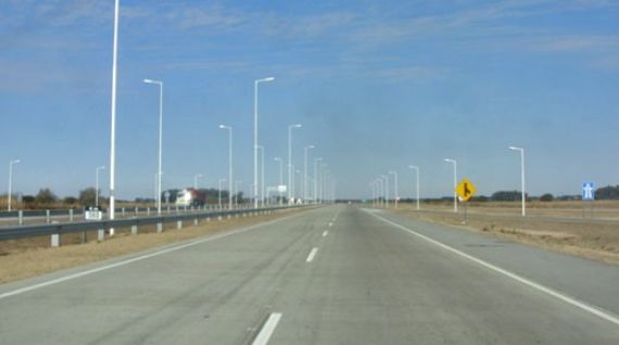 Trabajadores de peajes levantan las barreras en autopistas y rutas nacionales
