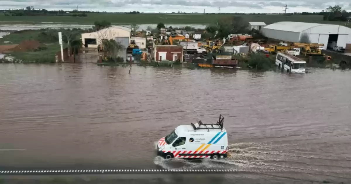 Anegamientos y cortes de ruta por las incesantes lluvias en el sur de Santa Fe