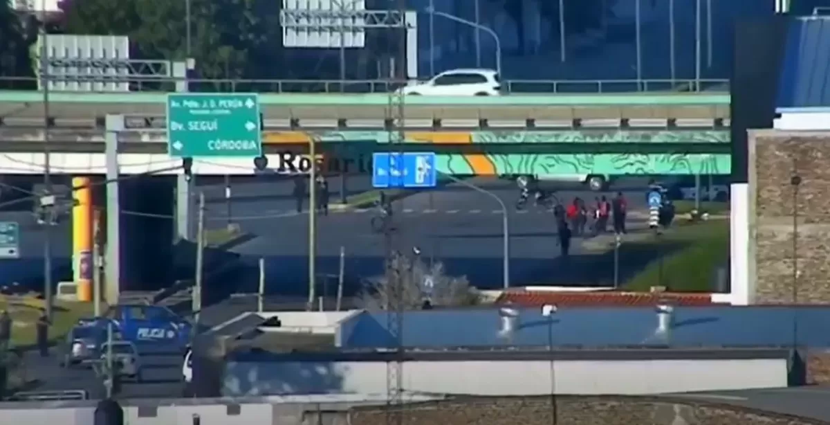 Un camión cisterna tuvo una pérdida de 15000 metros cúbicos de gas amoníaco en Rosario