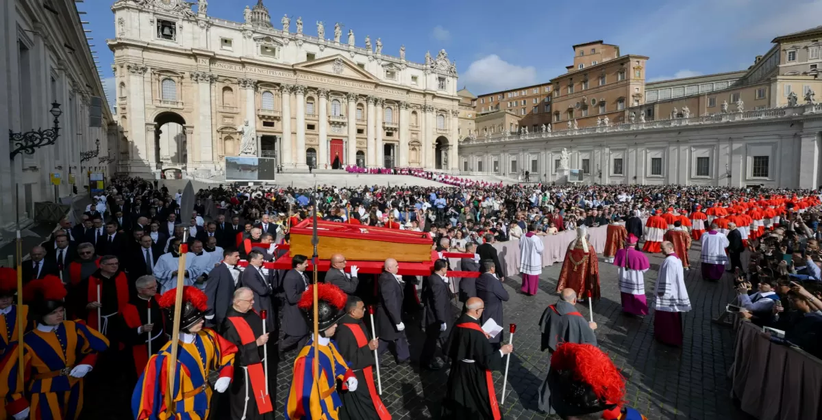 Este viernes se cerrará el féretro del Papa Francisco y el sábado será la sepultura