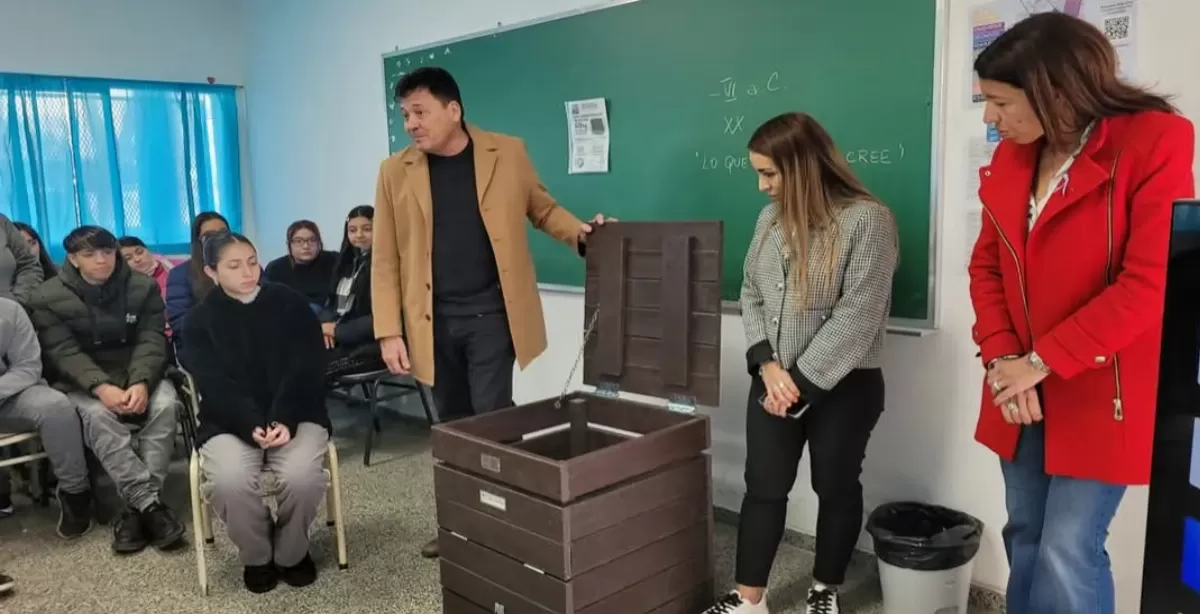San Lorenzo: la Municipalidad entrega a las escuelas las composteras realizadas con residuos plásticos