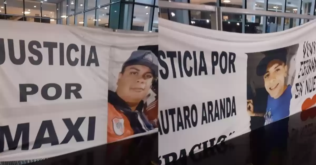 Familiares de víctimas de inseguridad acampan frente al Centro de Justicia Penal