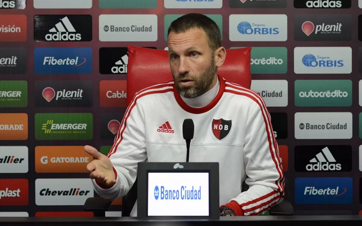 Lucas Bernardi renunció a la gerencia del fútbol de Newells